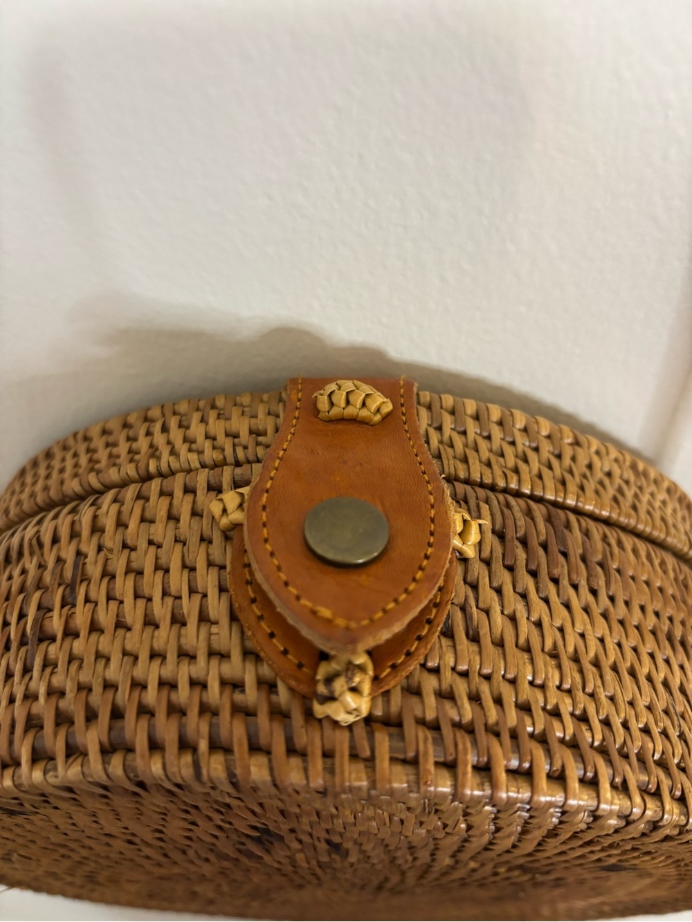 Straw Studios Woven Round Crossbody - Brown/Tan - Picture 4 of 5
